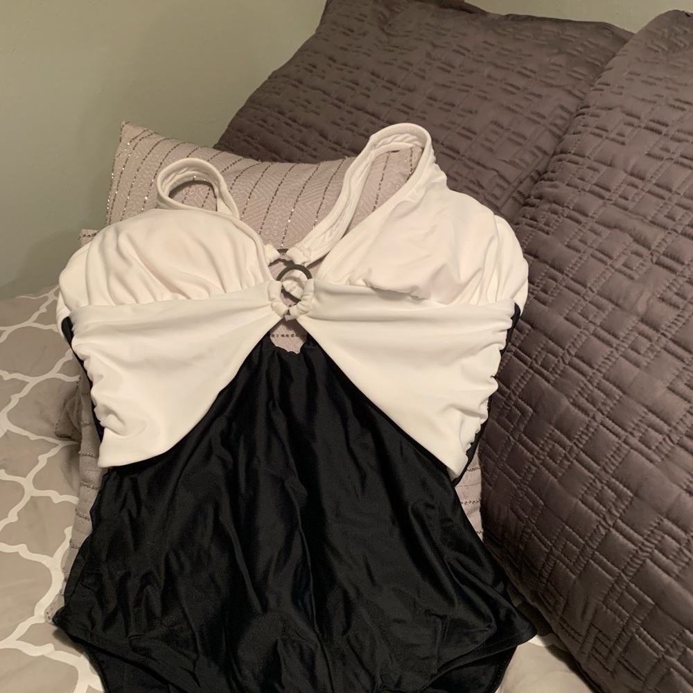 Stunning White/black swimsuit